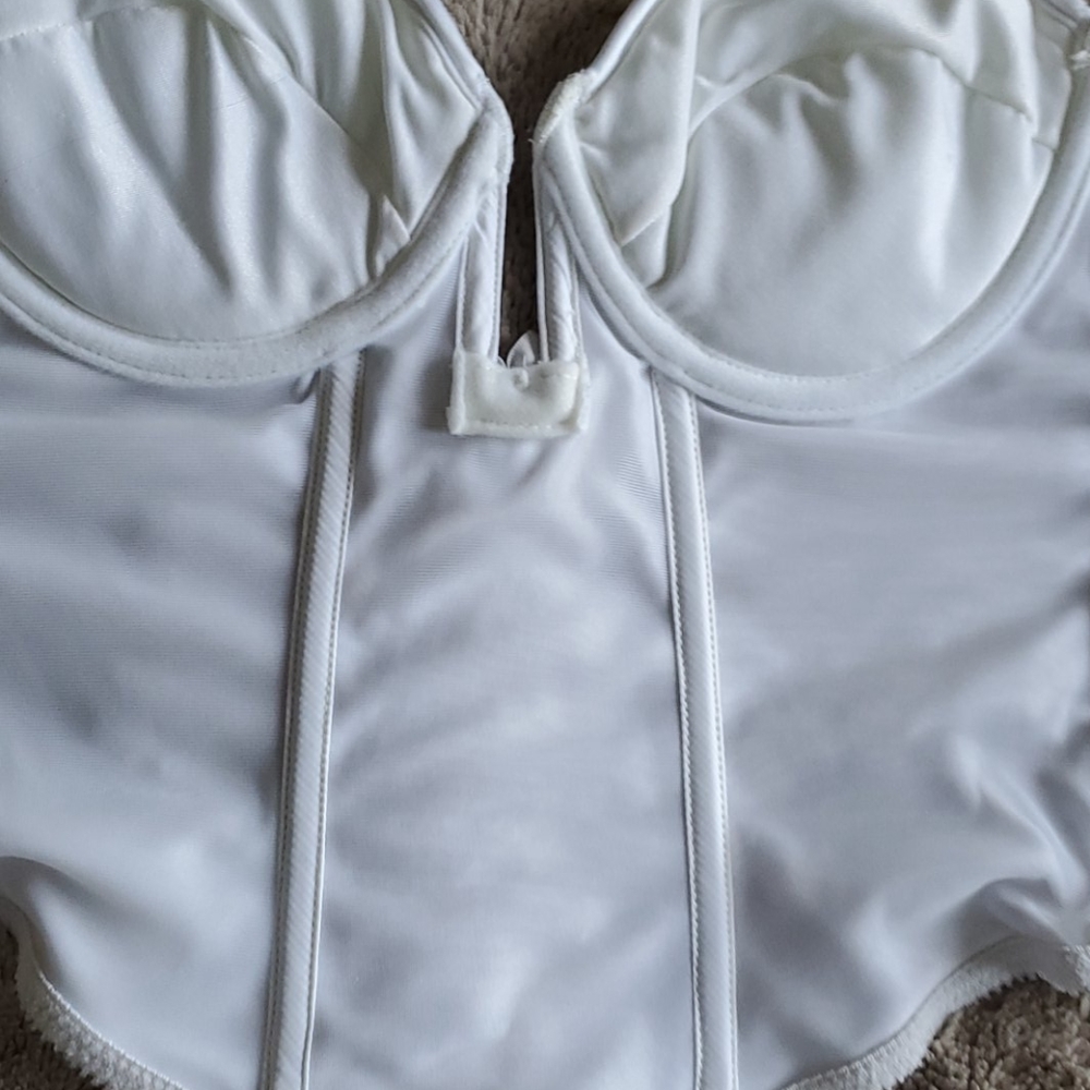 Corset - Picture 3 of 6